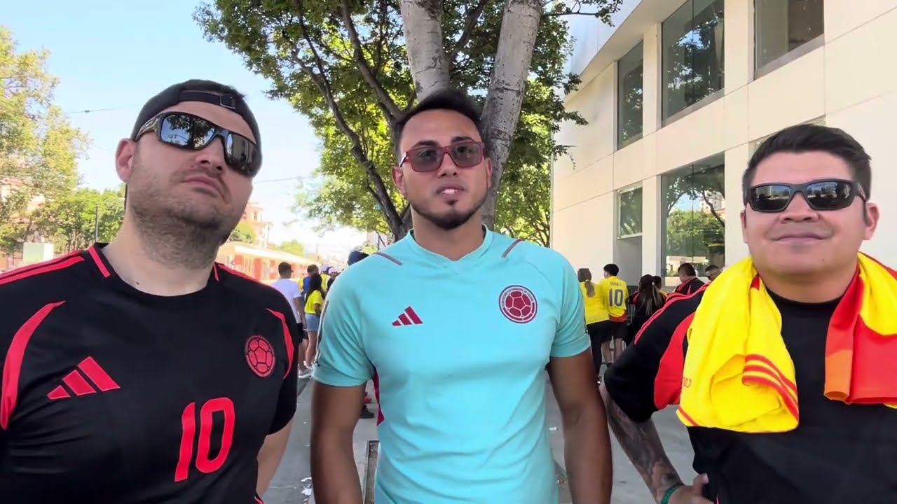 Aficionados colombianos en Santa Clara