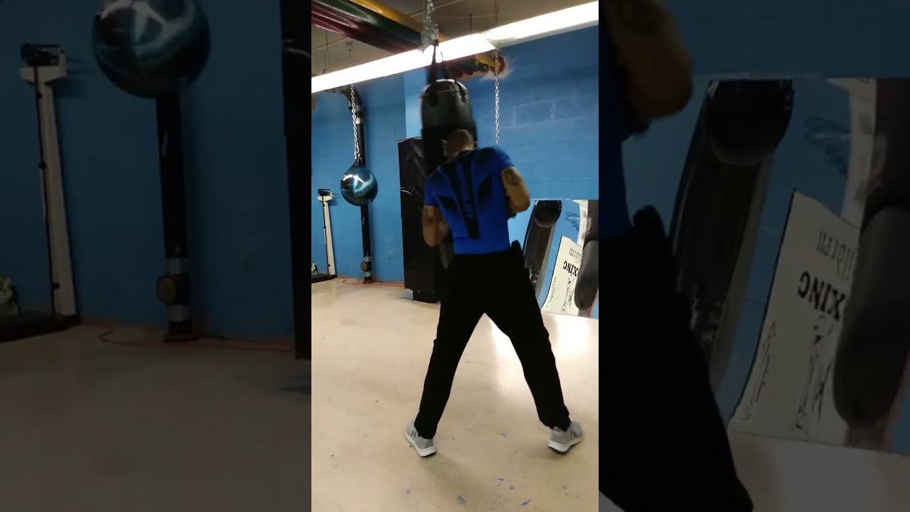 Retired Professional Boxer Dad Shows Son how to hit & control heavy bag ! 100 punches in one round!