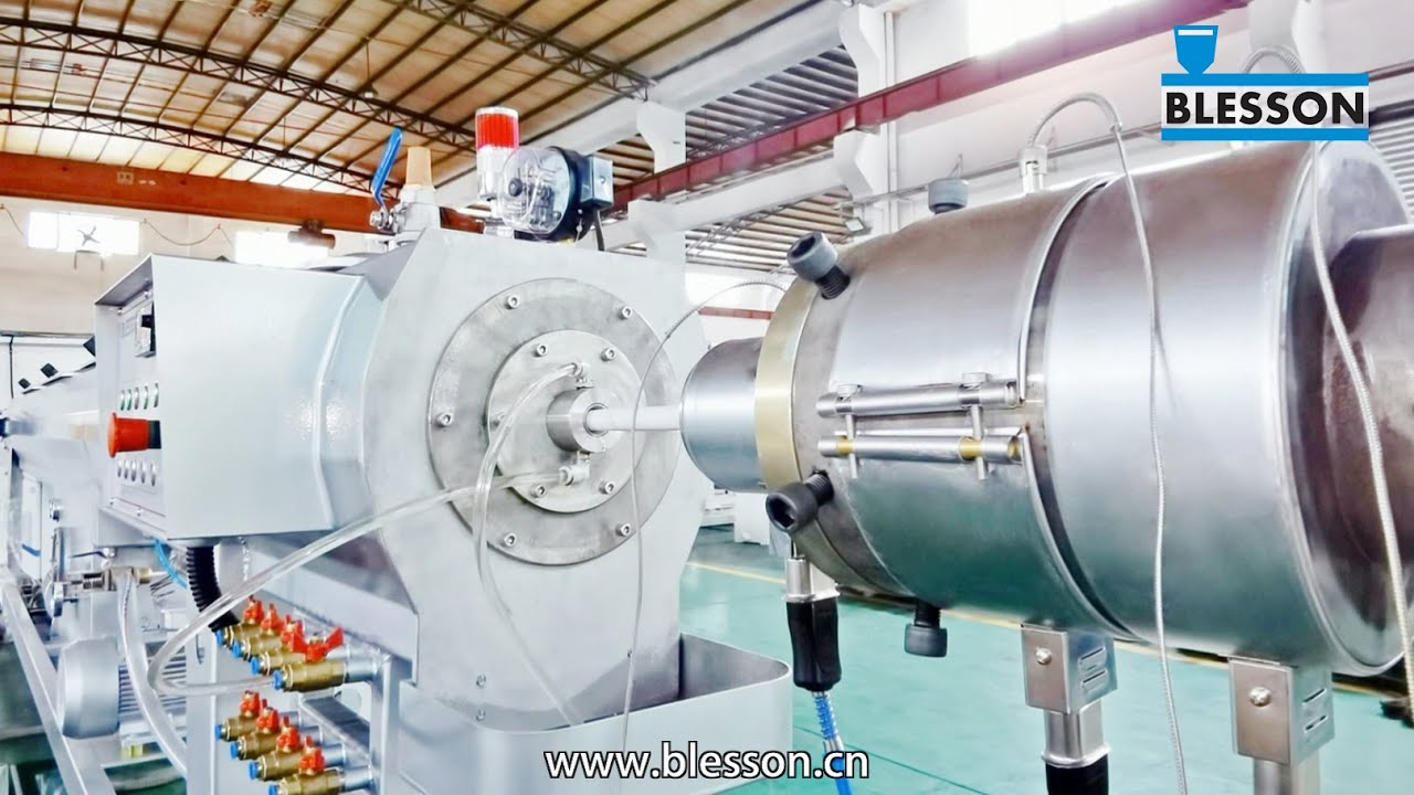 Экструзионная линия для производства высококачественных труб из ПВХ.