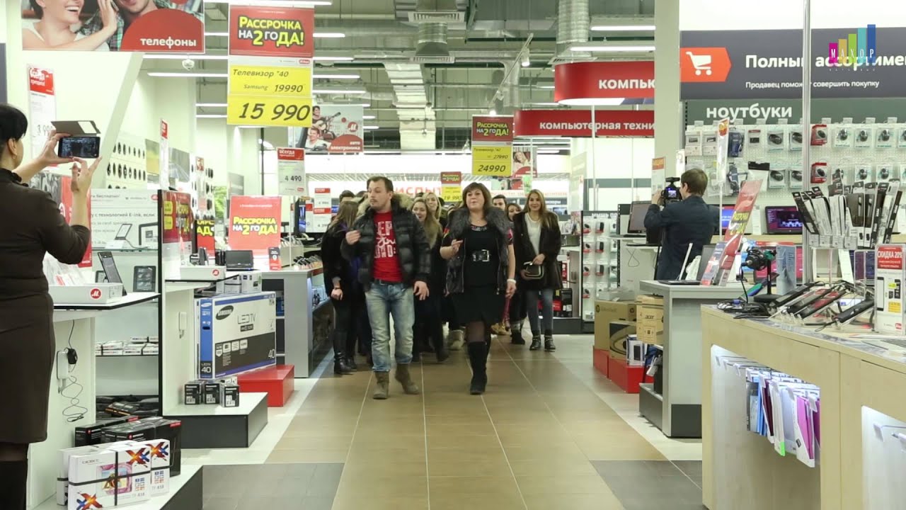 Смуглянка в магазине электроники. ФЛЕШМОБ