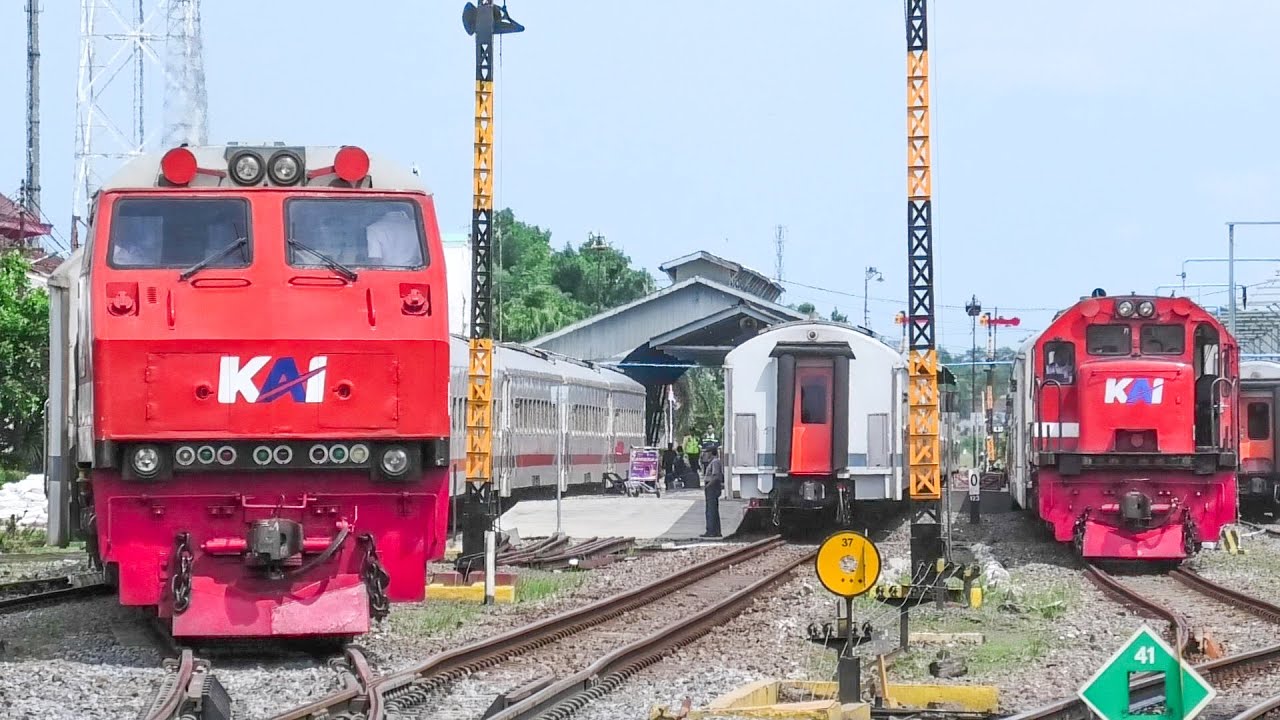 LUAR BIASA BLITAR RASA DIVRE ! 2 LOKOMOTIF MERAH EKS SUMATERA BERKUMPUL DI STASIUN BLITAR