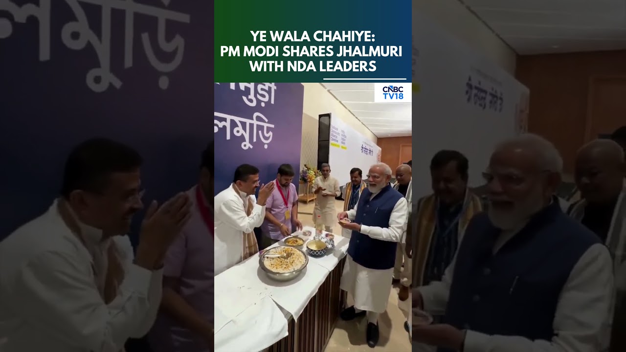 PM Modi&rsquo;s Light Moment At NDA Meet | Suvendu Adhikari Serves Jhalmuri To PM Modi | BJP | N18S