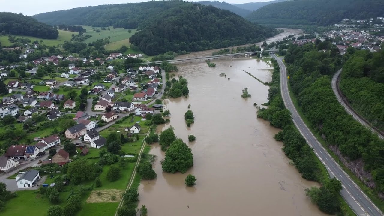 Hochwasser Neckargerach: Flug von der Neckarbrücke zur Schleuse (03.06.24)