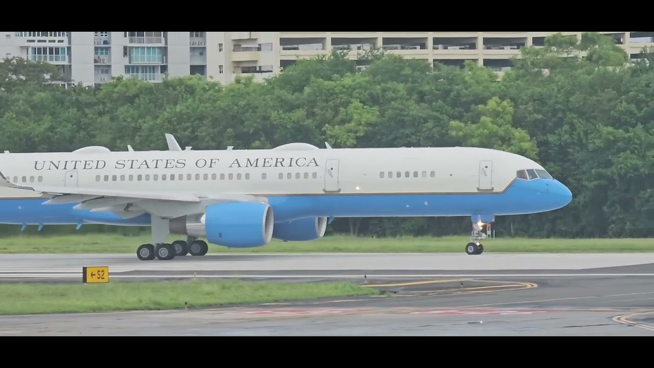 2 C-32 AND C17 AT SJU AMAZING DAY