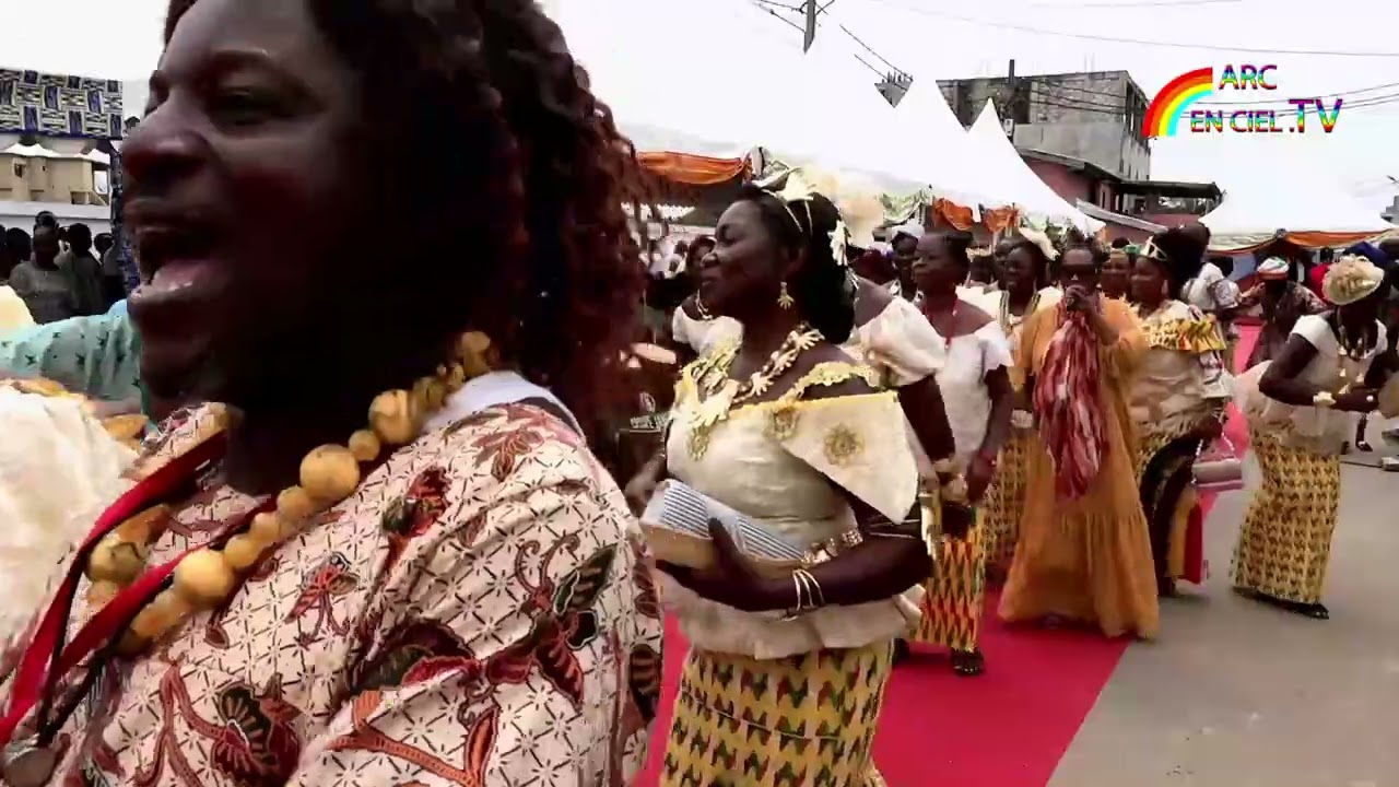 CÉRÉMONIE D'INTRONISATION DU CHEF DE VILLAGE DE M'BADON
