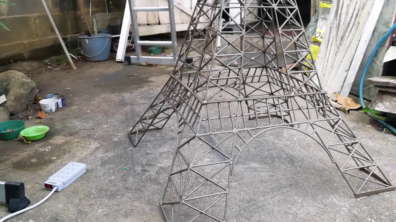 Torre Eiffel a escala