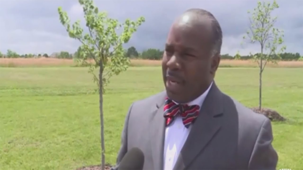 Off Duty Black St Louis Cop Shot By Caucasian Male Cop Due To Having Fear For His Life