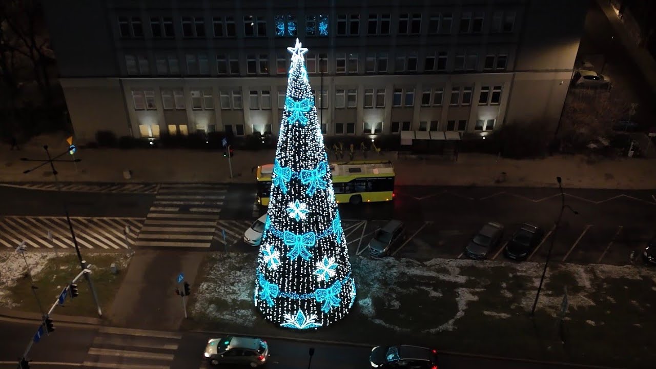 GLIWICE: Gigantyczna Choinka na skrzyżowaniu Dworcowej i Strzody 🎄 Giant Christmas Tree (DRON 4K)