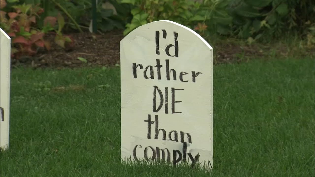 Pro-vaccine Halloween display vandalized in Park Ridge | ABC7 Chicago