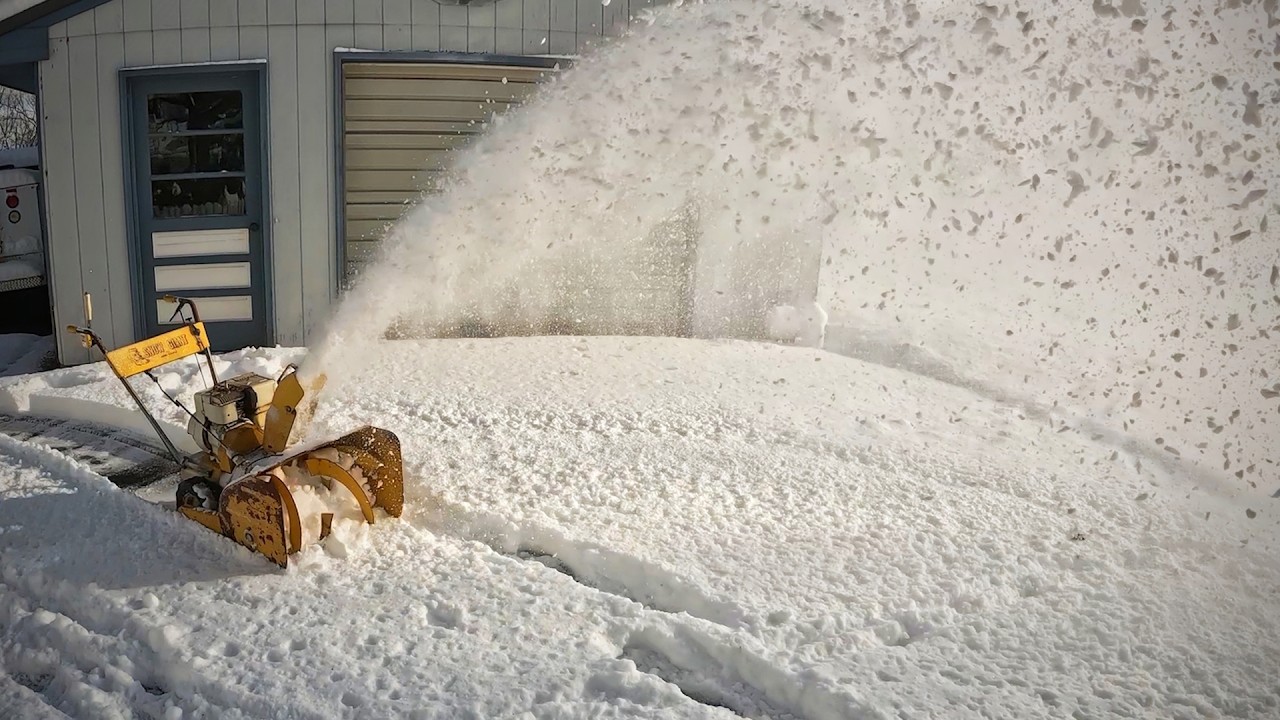 This Old 1960s Snowblower Puts New Ones to Shame