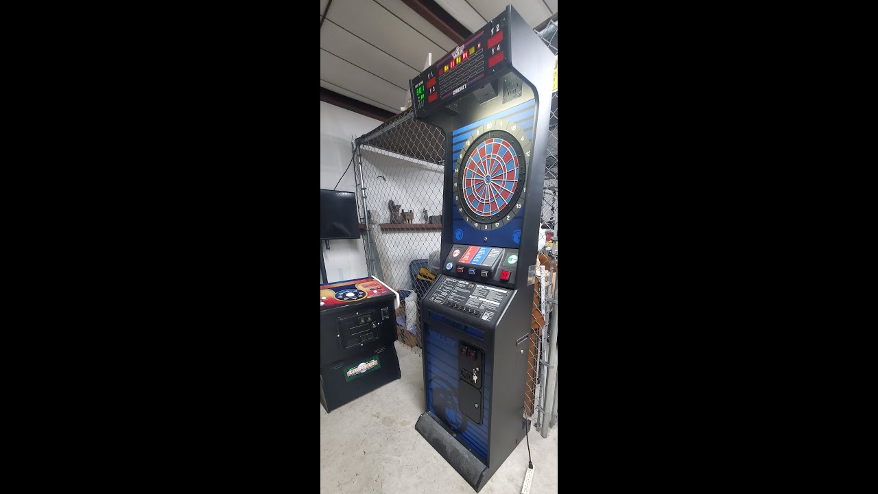 Valley Cougar 8 Dart game - Beautiful and it looks Brand New!
