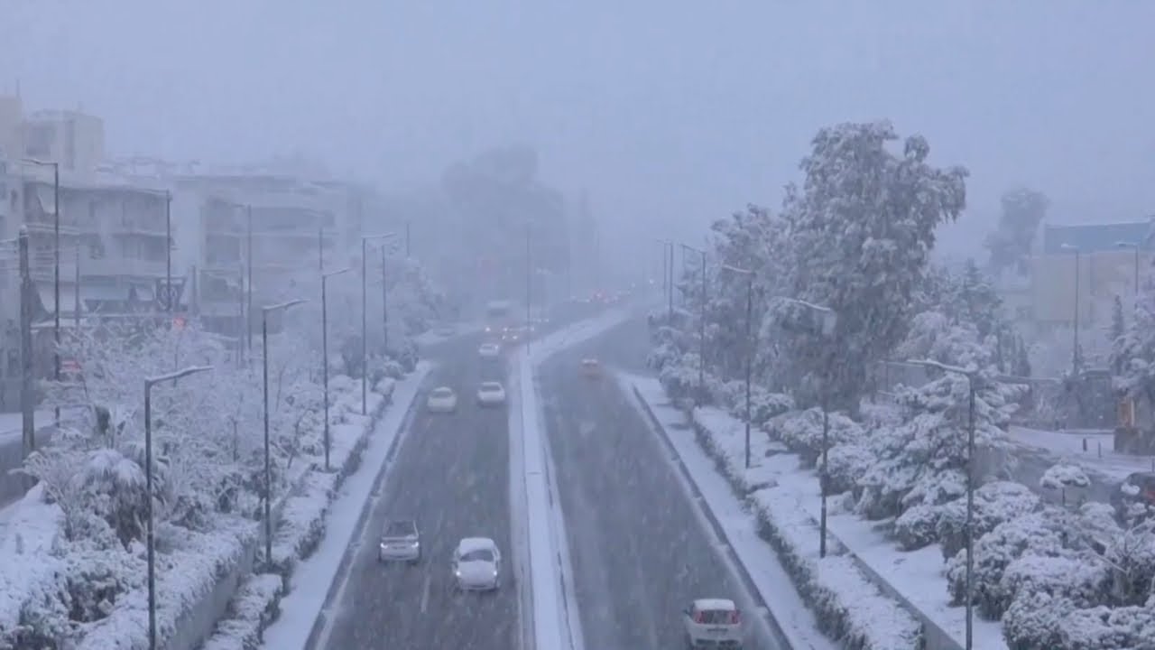 Snowstorm shuts schools and shops in Athens