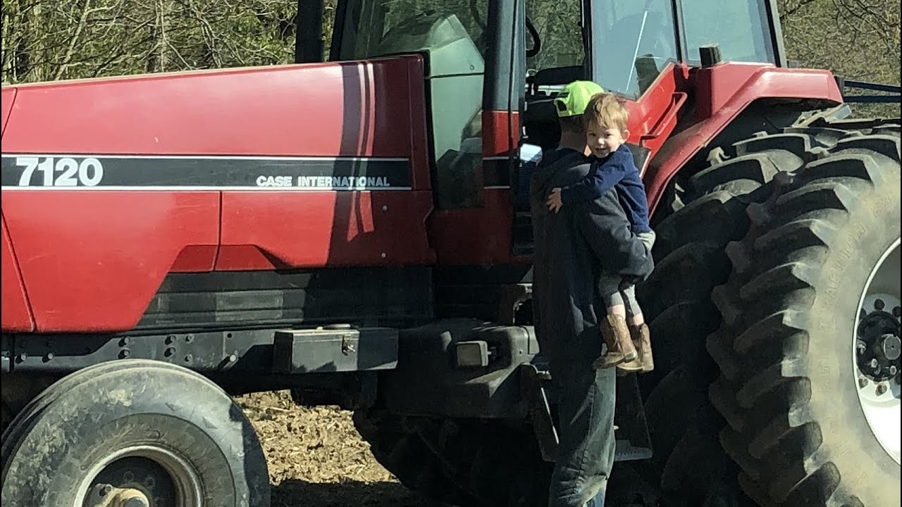 Case iH tractor PLANTING SOYBEANS with Kinze Planter