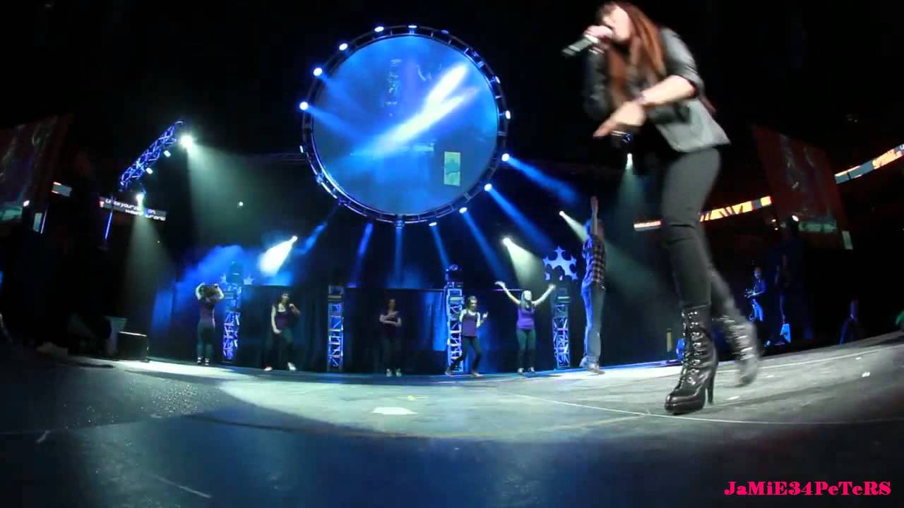 Charice - Kissmas Bash 2010 - Pop Medley (12/04/2010)