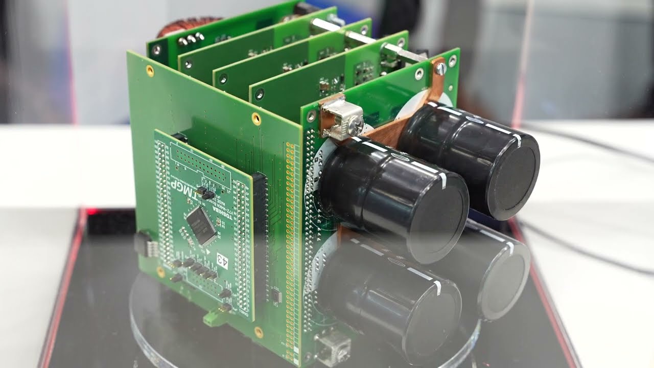 At the engineer´s bench on display |  SiC Cube Q & A