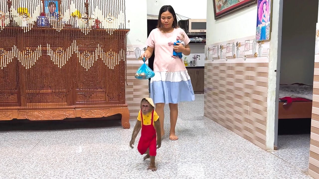 So Sweet! CUTIS Becomes Mom’s Little Helper to Bring Lunch to Dad