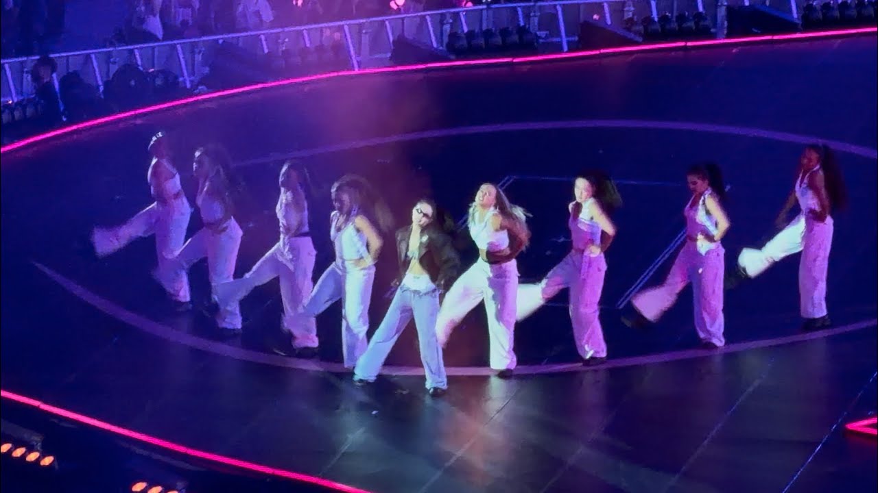 JENNIE ‘like JENNIE+ExtraL+Starlight’ DEADLINE WORLD TOUR IN KAOHSIUNG DAY2 20251019