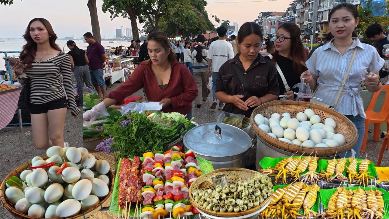 Street Food Paradise at Riverside 🌃 |  Walking Tour Phnom Penh 🇰🇭