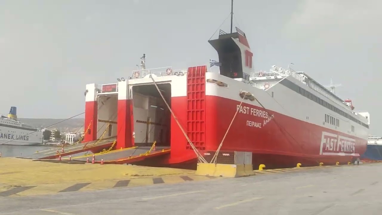 A nice sight in Piraeus port today 😜