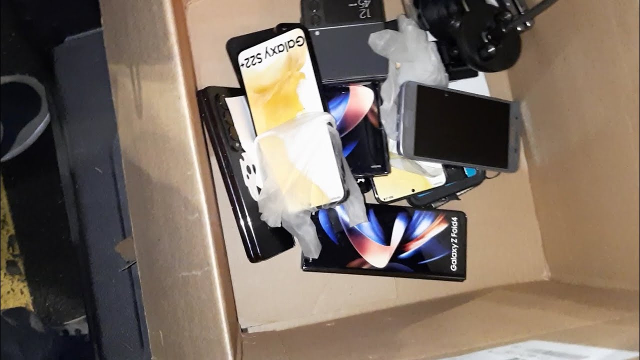 Display Dummy Phones