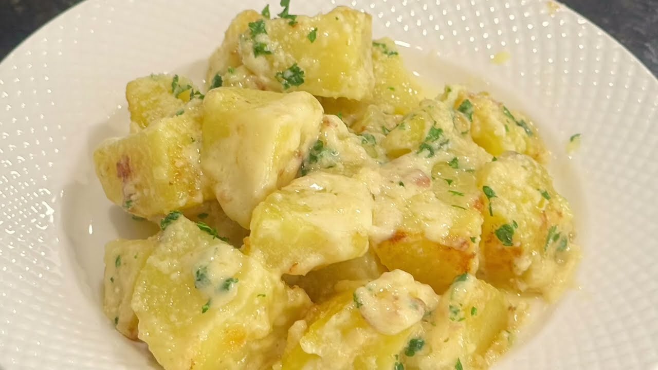 The SECRET to Making CREAMY Garlic Potatoes in Under 30 Minutes