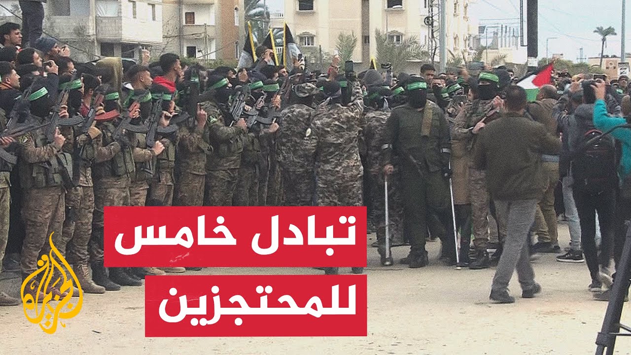 فعاليات القسام بحضور مصابيها لتسليم المحتجزين في دير البلح وسط قطاع غزة