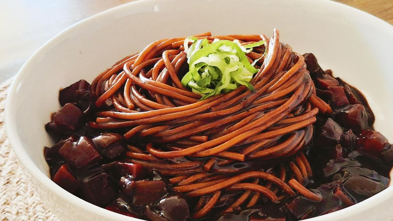 [Korean Food] Easy JJAJANGMYEON Recipe (Korean Black bean noodles)