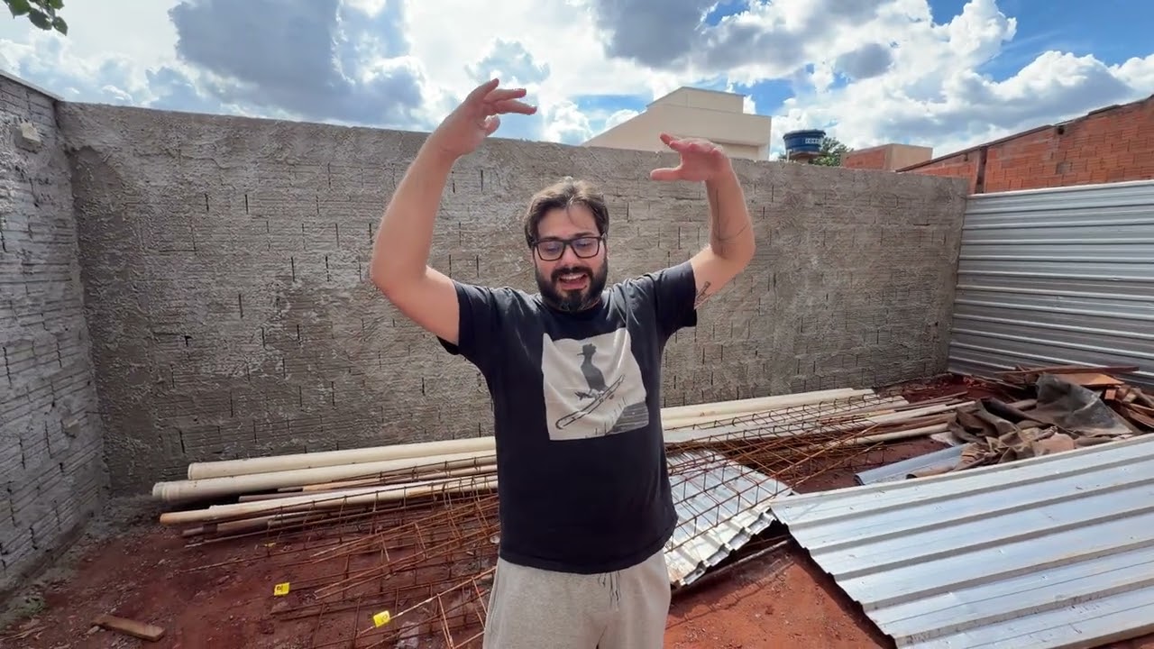 AGORA O GALPÃO TEM TELHADO