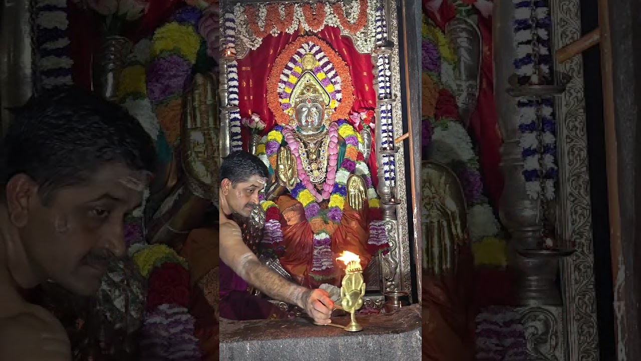 ಸಿಂಹಾಸನಸ್ಥಿತಳಾಗಿ ಗುಲಾಬಿ ಪುಷ್ಪವನ್ನು ಧರಿಸಿ ಮೆರೆಯಲ್ಪಡುತ್ತಿರುವ ಶ್ರೀಮಂಗಳಾದೇವಿ ಅಮ್ಮನಿಗೆ ಶುಕ್ರವಾರದ ಮಹಾಪೂಜೆ😍