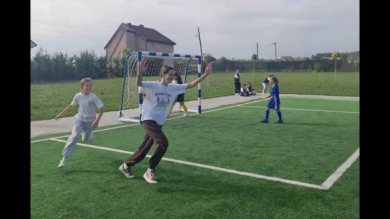 Garat në futboll - Kategoria e Vajzave. Garë e mbajtur mes shkollave të Sojevës, Dardanisë, Mirosalë