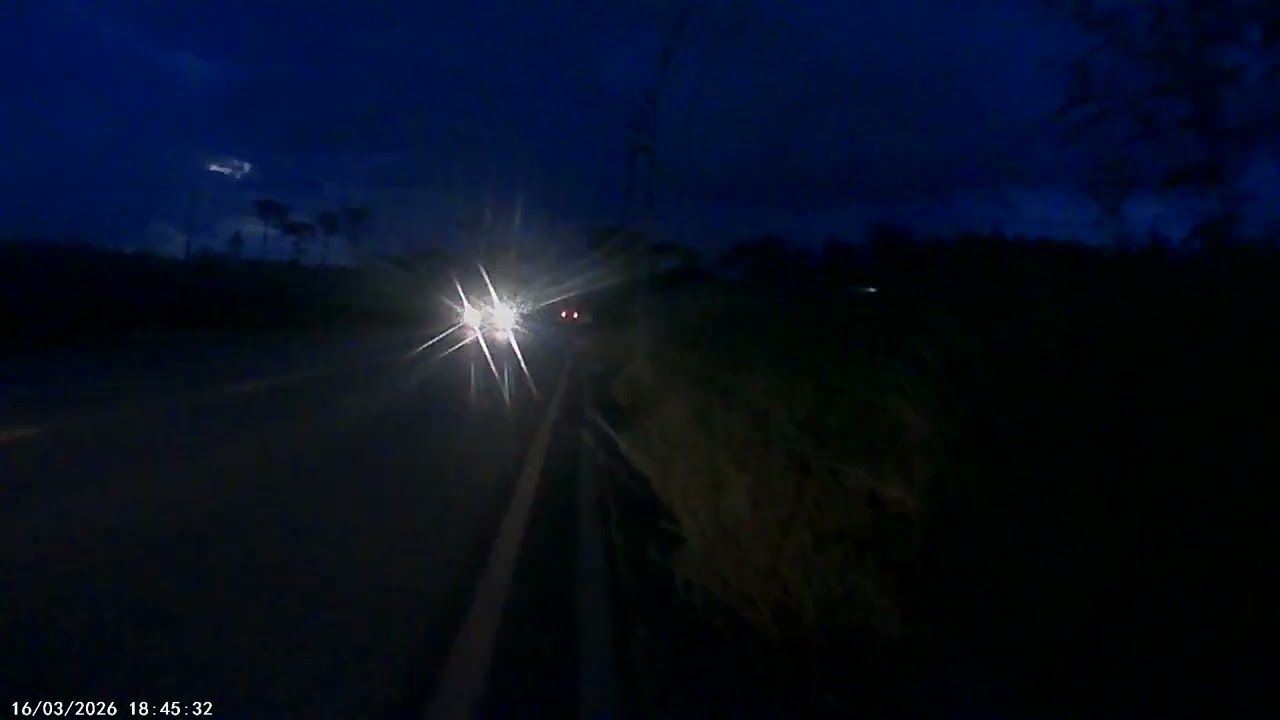 Escuridão total na avenida Plauto miro Guimarães  sem luz nos poste  industrial bora e marcha 😛😜🎥