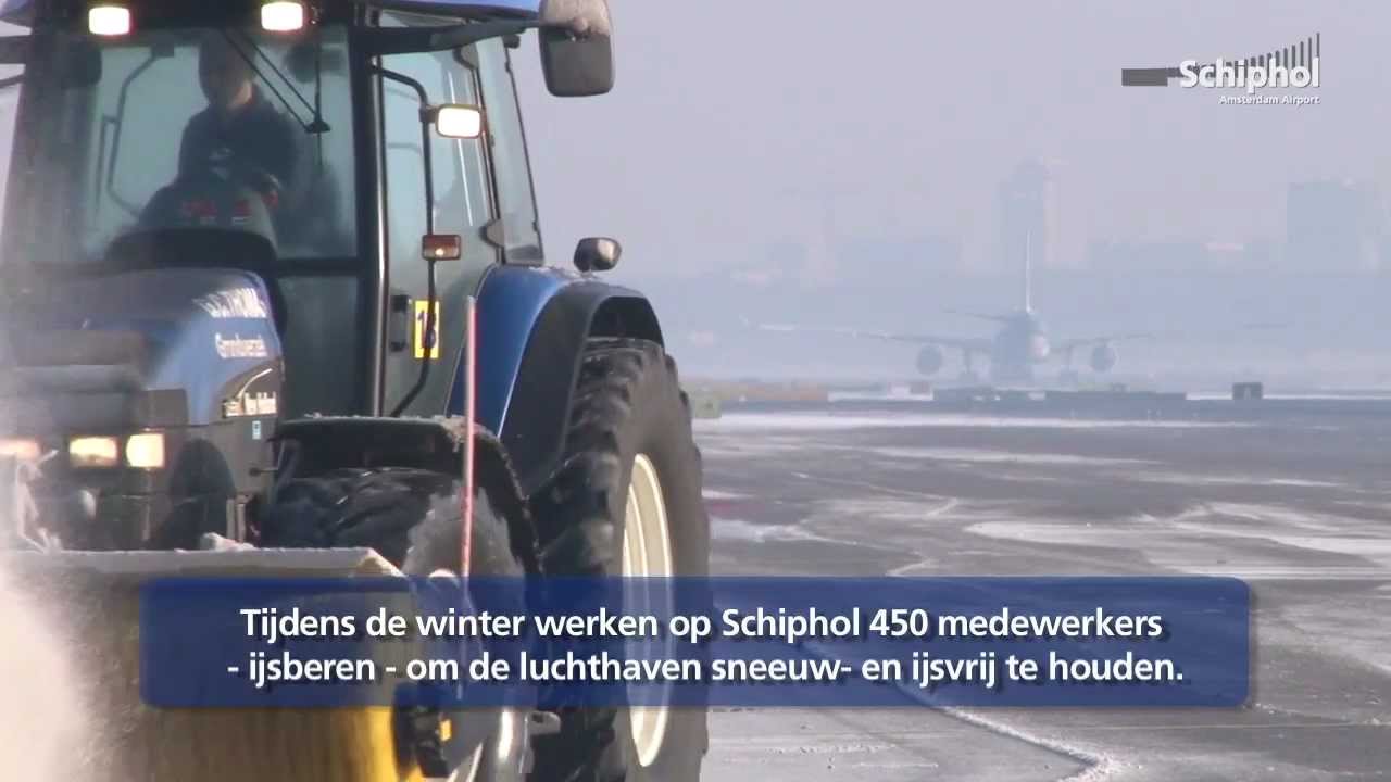 Schiphol voert sneeuw af