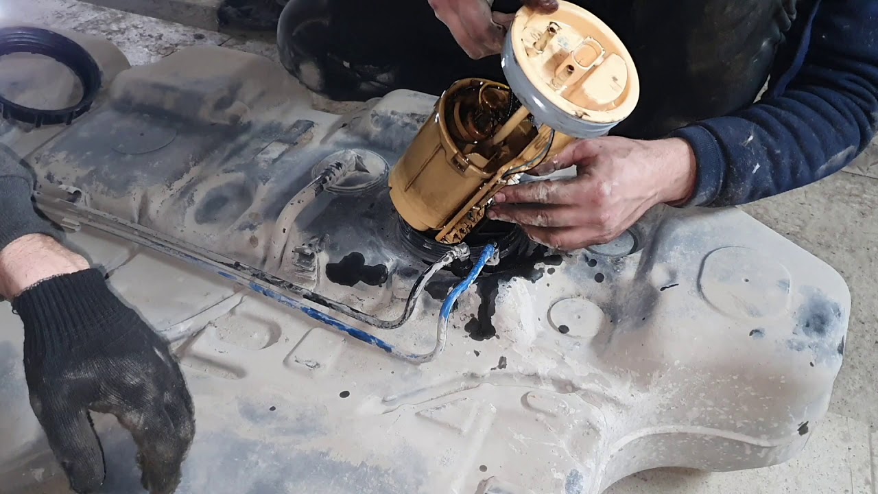 Топливный бак  ФОЛЬЦВАГЕН Т5, пытаемся добраться до топлевного насоса
