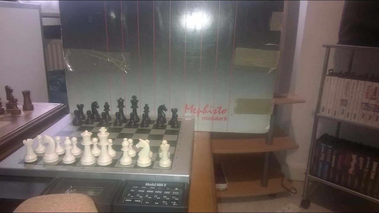 Unboxing Mephisto Modular Brett
