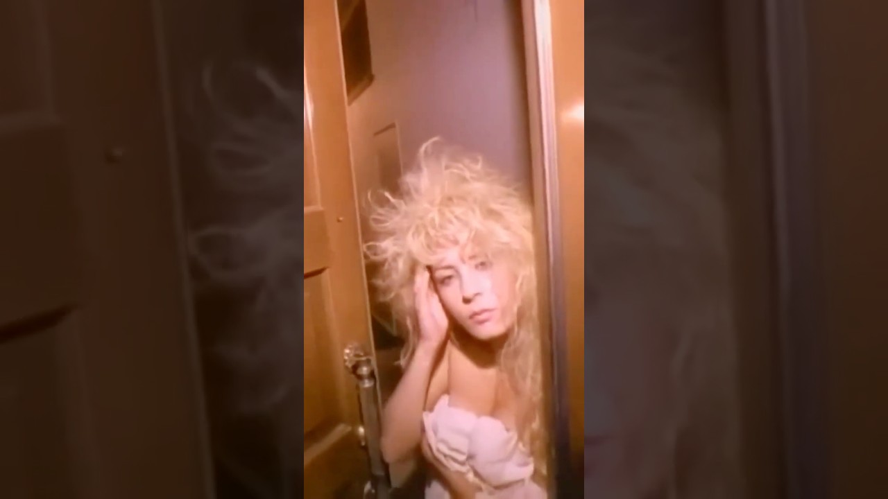 Why Vince Neil Missed His Interview&mdash;M&ouml;tley Cr&uuml;e Style