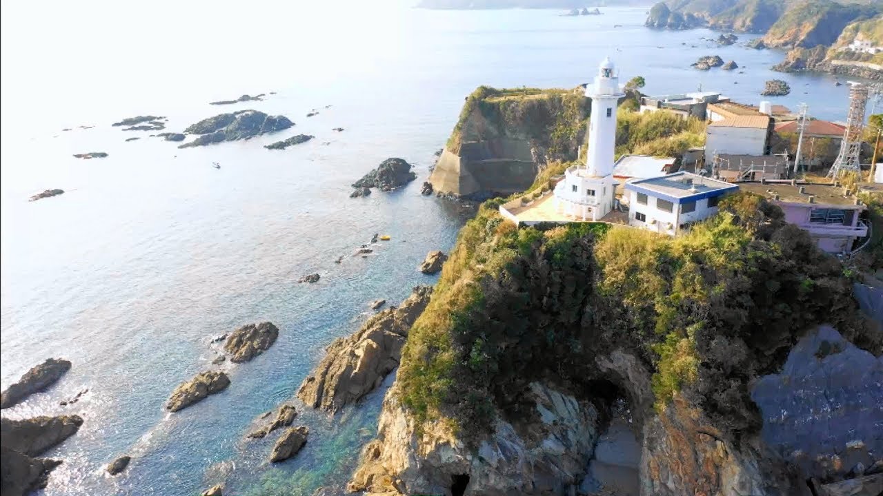 大王崎灯台 ( 空撮 )  伊勢・志摩国立公園 ： Daio-zaki Lighthouse. (Ise-Shima National Park) /ぶらり旅ハワイ