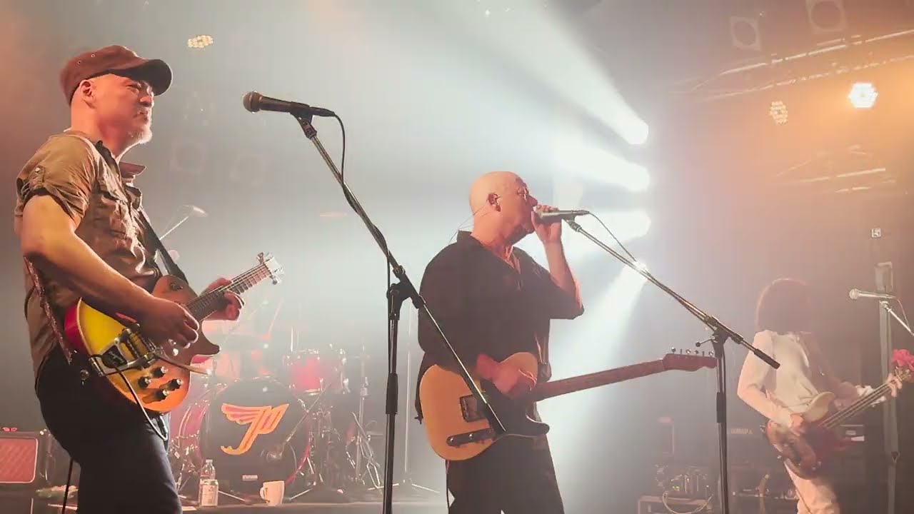 Pixies - “Debaser” (encore!!) - Bay Hall, Yokohama, Japan 2022-11-26