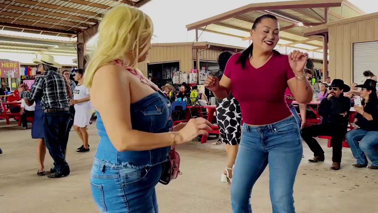 Sabado  de  baile en la pulga de Álamo Texas RGV 