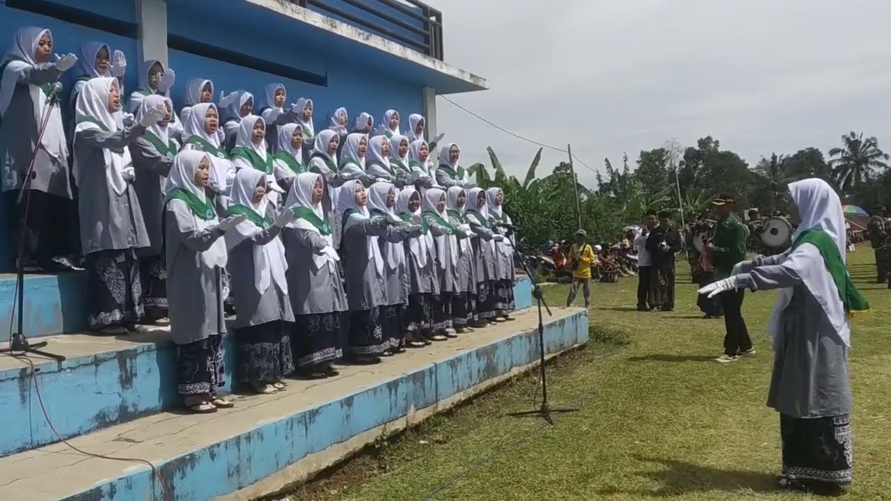 Merinding!!! Paduan Suara santri PP Hayatussyafiiyah