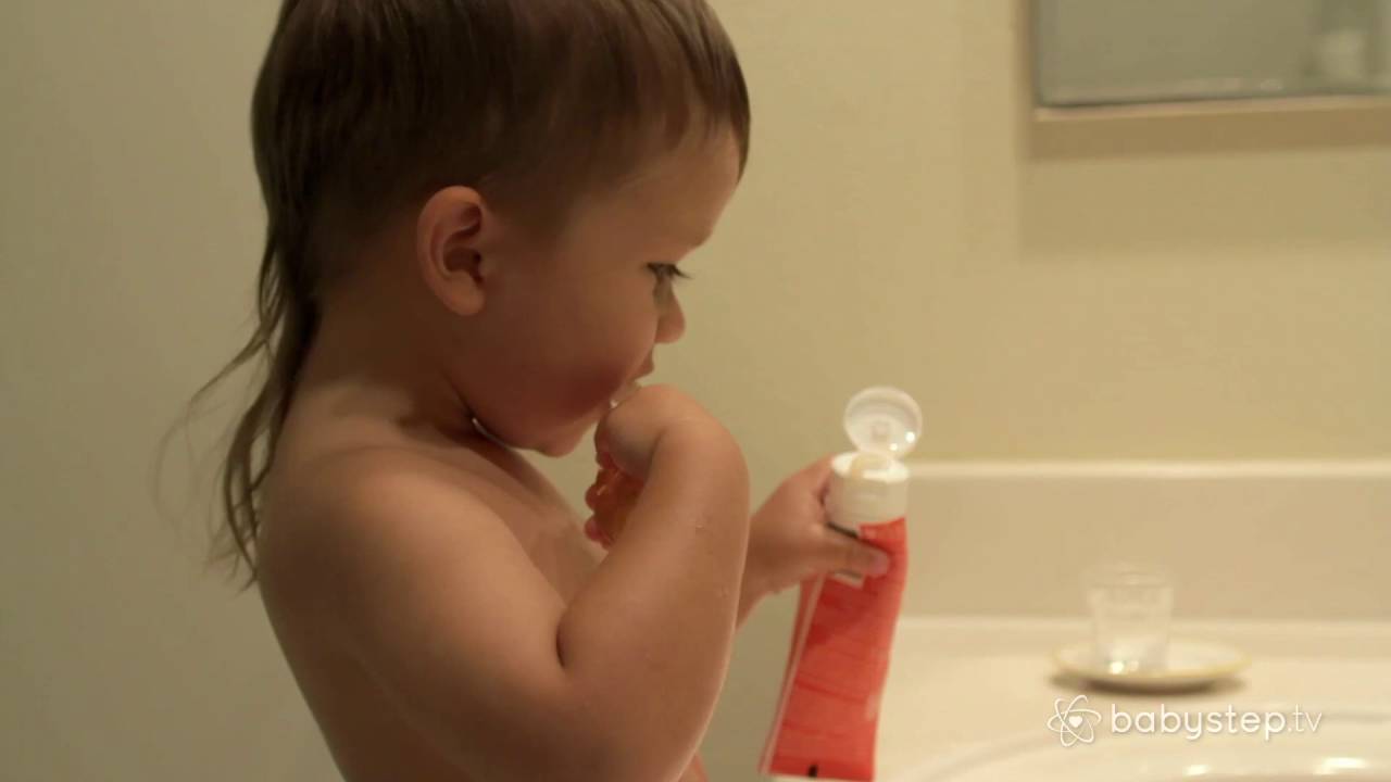 Lavarsi i denti da soli