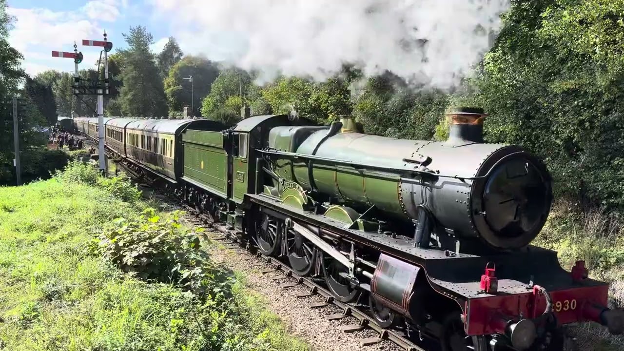 GWR 4930 Hagley Hall leaving Hampton Loade