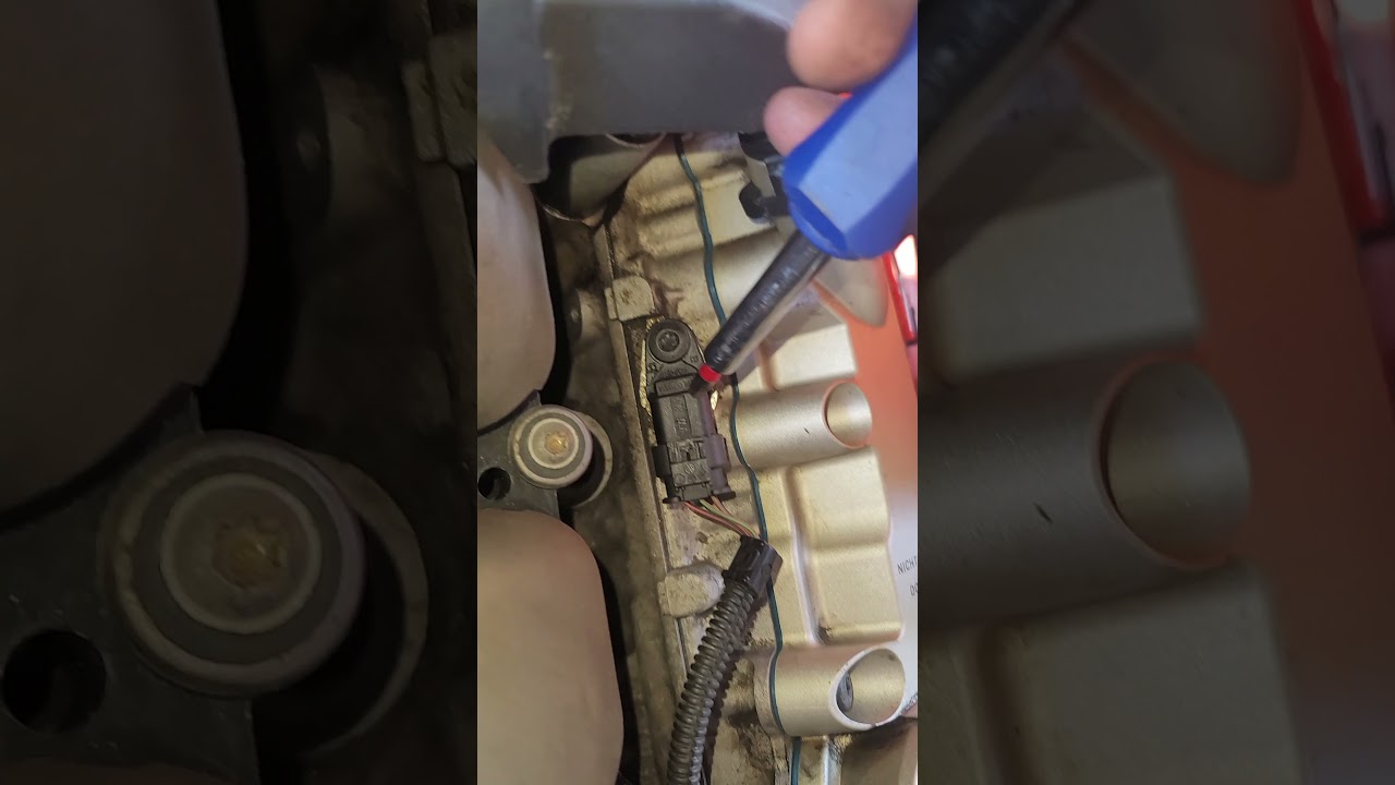How to locate your Audi 3.2 fsi camshaft position sensors on the top part of the engine.