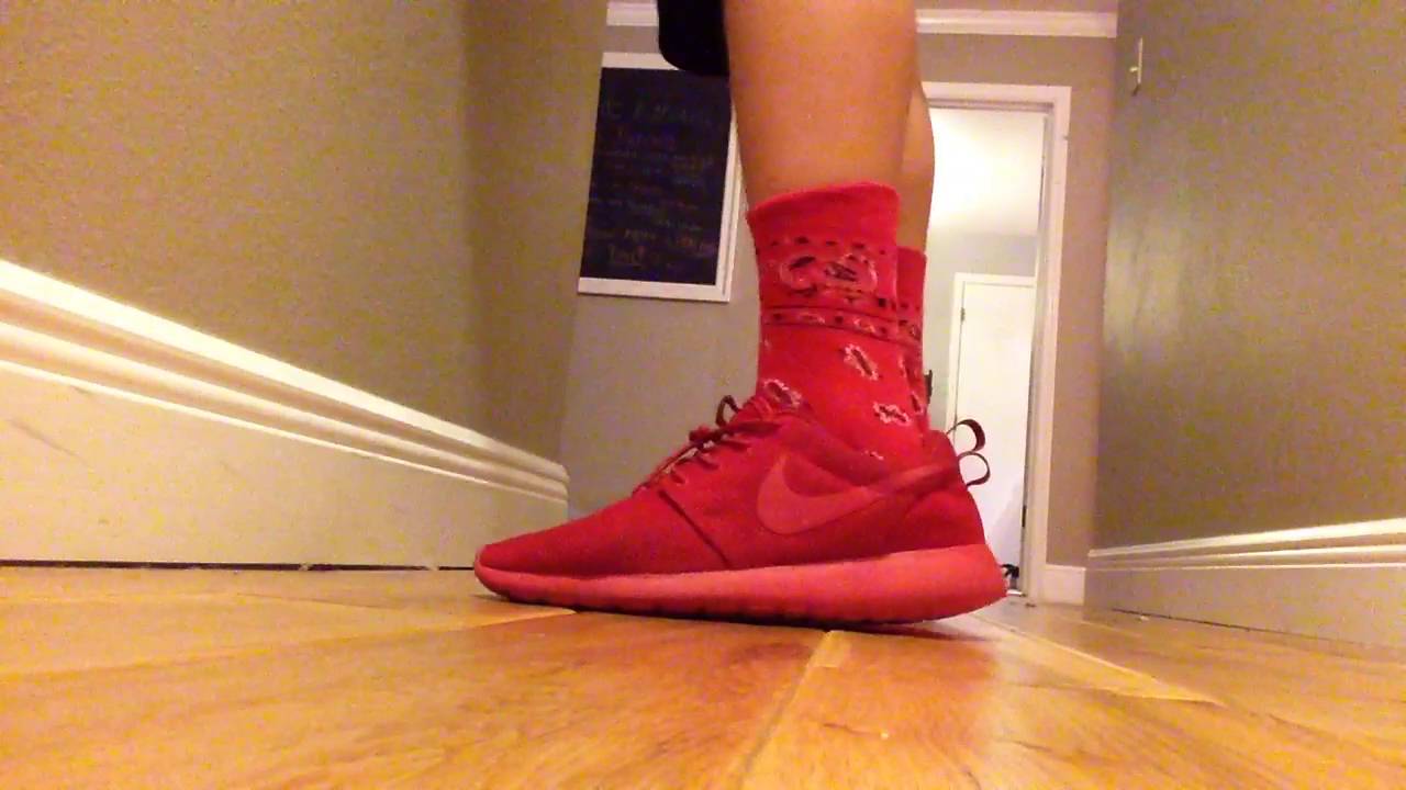 All red (red October) roshes on feet!💯