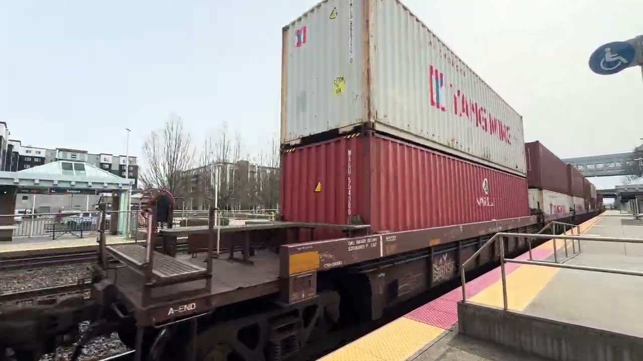 (Northbound) BNSF International Intermodal Train passes through the Auburn Station.