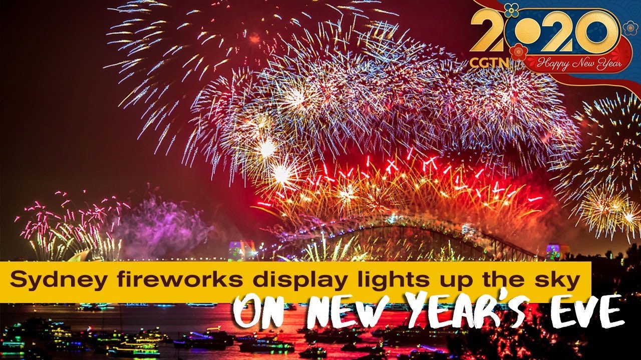 Live: Sydney fireworks display lights up the sky on New Year's Eve澳大利亚跨年狂欢 盛大烟火秀美轮美奂