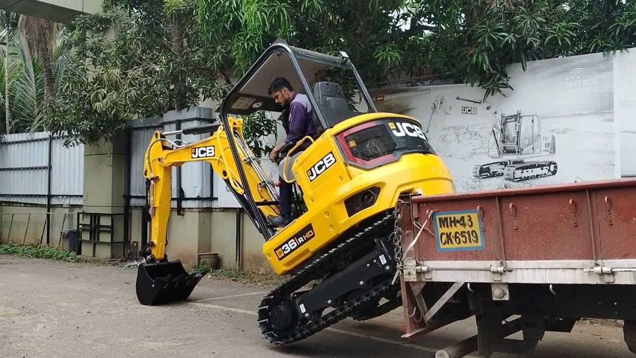 JCB 36RHD Unloading