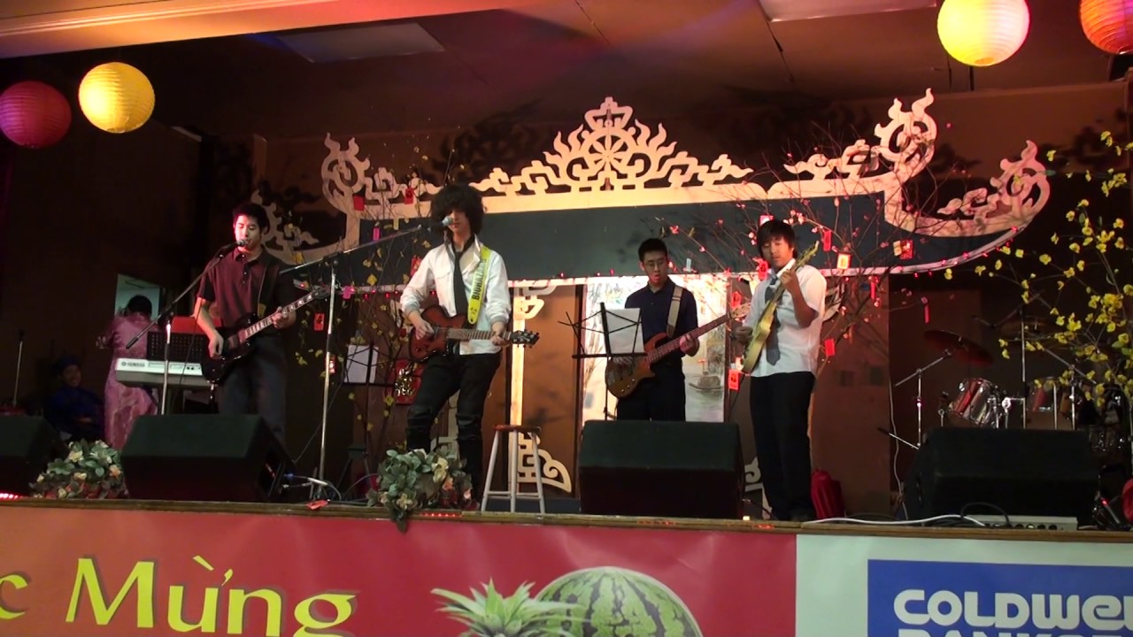 Hotel California cover by teenagers.