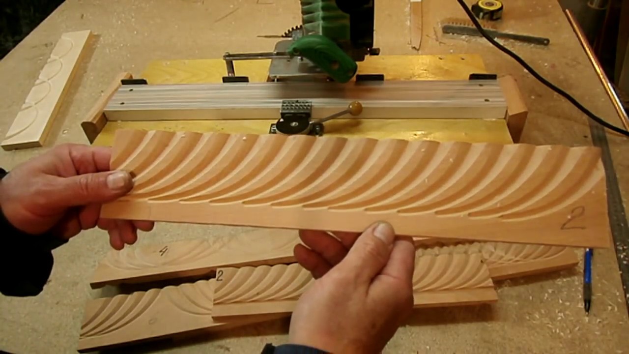 Декор на деревянной панели. Applying decor on a wooden panel.