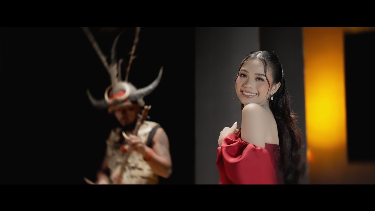 AYU SIRAMBA - KASITAMMUANTA | OFFICIAL MUSIC VIDEO