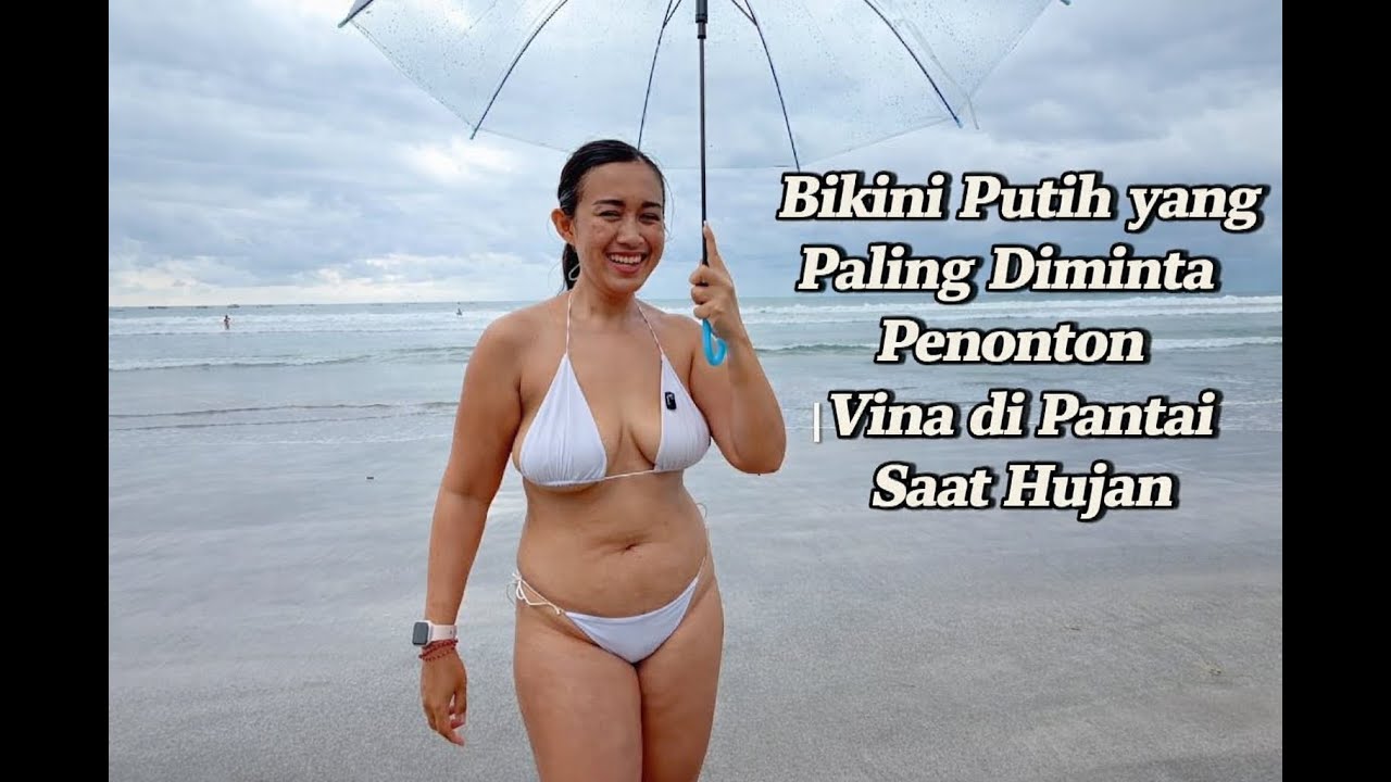 Akhirnya Vina Pakai Bikini Putih Favorit Penonton di Pantai Kuta